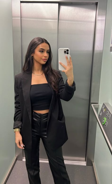 #aesthetic #fashion #lederhose #blazer #allblack Black Blazer Outfits For Women Parties, Blazer Outfits For Women Parties, Black Blazer Outfit Casual, Dress And Blazer Outfit, Prom Night Dress, Lederhosen Outfit, Black Blazer Outfit, Classy Street Style, Outfit Elegantes