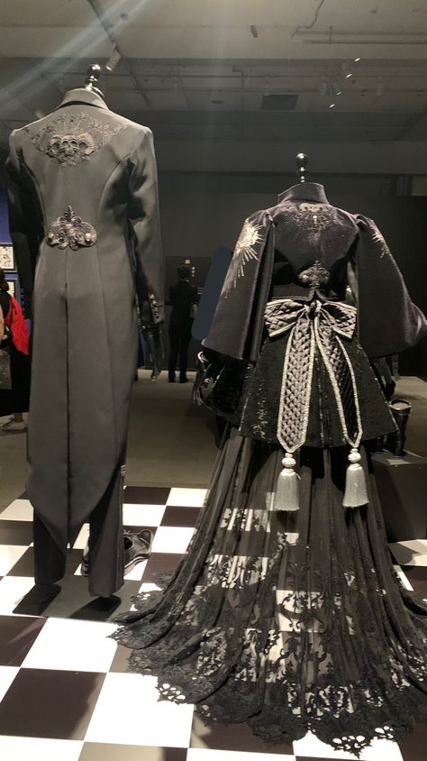 #blackbutler #kuroshitsuji #Ciel Victorian Fashion Male, Celebrate Samhain, Butler Outfit, Black Butler Kuroshitsuji, Ciel Phantomhive, Fantasias Halloween, Fantasy Dress, Gothic Outfits, Fancy Outfits