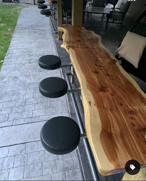 Swinging Bar Stools, Outdoor Bar Stools Diy, Outdoor Bar Seating Ideas, Camper Backyard, Fire Pit Pizza Oven, Outdoor Bar Design, Water Slides Backyard, Motorbike Trailer, Outdoor Wood Bar