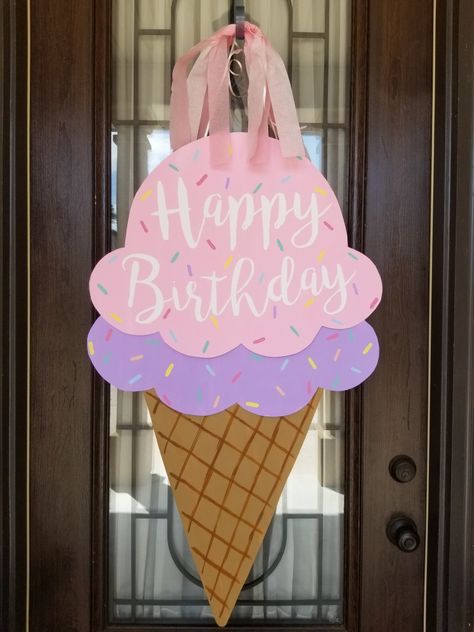 Cream Door, Ice Cream Birthday Party Theme, 4de Verjaardag, Ice Cream Party Theme, Ice Cream Birthday Party, Ice Cream Theme, Wooden Door Hanger, Banner Birthday, Candy Theme