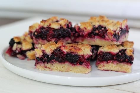 Mulberry Crumb Bars | Suwannee Rose Mulberry Crumble, Mulberry Muffins, Blueberry Crumb Bars, Mulberry Jam, Mulberry Recipes, Mulberry Fruit, Crumb Bars, Crumble Bars, Pie Bar