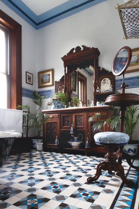 The York pattern in this gorgeous French Provincial style bathroom creates charm from a bygone era and the white subway wall tiles beautifully frame the room. Lovely, isn't it? Baie Vintage, English Tiles, Victorian Bath, Victorian Interior, Victorian Bathroom, Casas Coloniales, Gorgeous Bathroom, Vintage Bathrooms, Vintage Bathroom