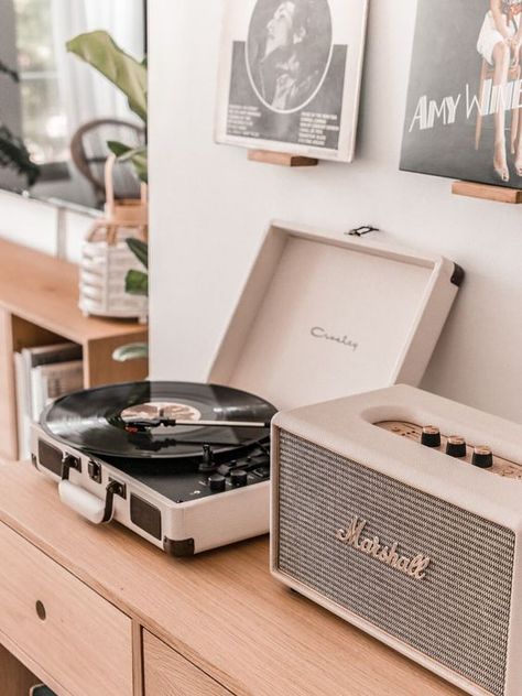 Record Player Aesthetic, Music Corner, Vinyl Room, Vinyl Player, Home Speakers, Music Decor, Dream Apartment, Room Tour, Record Player