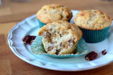 Butter Pecan Muffins Easy Banana Nut Muffins, Pecan Muffins Recipe, Banana Walnut Muffins, Recipe Pictures, Pecan Muffins, Vanilla Muffins, Butter Pecan Ice Cream, Toffee Chips, Nut Muffins