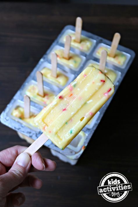 Pudding Popsicles Jello, Easy Vanilla Pudding, Pudding Pops Recipe, Pudding Popsicles, Pudding Vanilla, Frozen Pudding, Pudding Pops, Sicilian Food, Popsicles Recipe