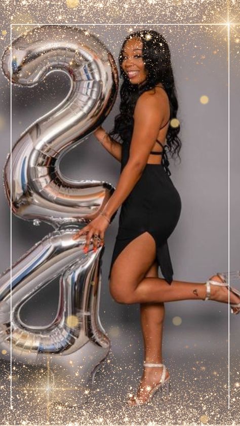 Photo Shoot With Number Balloons, Posing With Number Balloons, Birthday Poses Ideas With Balloons, Birthday Poses With Number Balloons, 21 Birthday Photoshoot Ideas Creative, 30th Birthday Studio Photoshoot, Photoshoot Ideas For 21st Birthday, Poses With Number Balloons, Photoshoot With Number Balloons