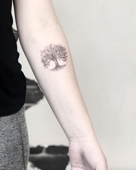 Tree of life  . . #smalltattoo #smalltattoos #tinytattoo #tinytattoos #tinytatts #finelinetattoo #fineliner #singleneedle #singleneedletattoo #tattooinspiration #tattooinstagram #tattooselection #tattooing #tattooinkspiration #tttism #treeoflifetattoo #treetattoo #tattooideas Tiny Tree Tattoo, Oak Tree Tattoo, Around Arm Tattoo, Chakra Tattoo, Single Needle Tattoo, Geometric Tattoo Arm, Unalome Tattoo, Deer Tattoo, Mini Tattoo