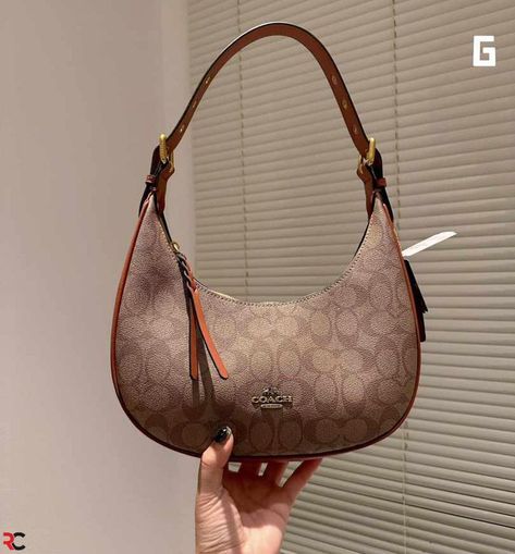 *COACH SIGNATURE HOBO* *SHOULDER HOBO BAG* *PREMIUM 12A QUALITY* *COMES WITH BOX PACKING & DUST COVER* SIZE 12/10 inches ! Box Packing, Instagram Photo Ideas Posts, Cover Size, Dust Cover, Hand Bag, Hobo Bag, Photo Ideas, Size 12, Handbags