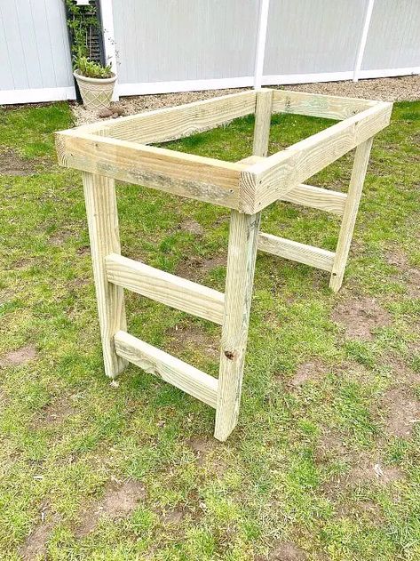 Tutorial for Easy DIY  Potting Bench Diy Garden Table Potting Benches, Diy Potting Table, Build Potting Bench, Planting Bench, Potting Benches Diy, Potting Bench With Sink, Benches Diy, Garden Work Bench, Greenhouse Benches