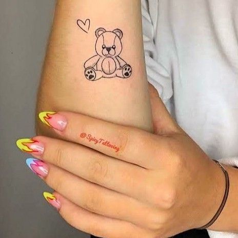 Girl Small Tattoos, Simple Tattoos For Girls, Cute Small Tattoo Ideas, Small Simple Tattoos, Armband Tattoos, Bear Tattoos, Small Girl Tattoos, Small Tattoos Simple, Spine Tattoos For Women