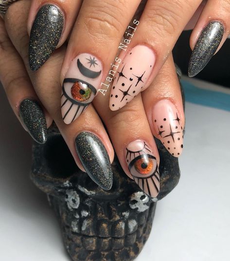 Winter Witch Nails, The Craft Nails, Mystical Nails Simple, Whimsigothic Nails, Wiccan Nail Designs, Bruja Nails, Spring Witch Nails, Short Almond Witchy Nails, Nail Art Witch