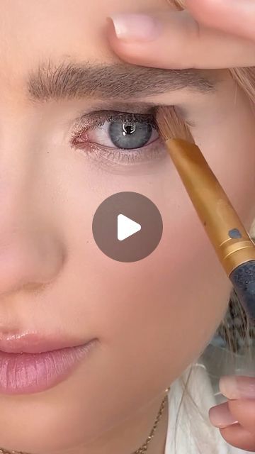 Makeup on Instagram: "Smokey eye makeup look for hooded eyes 😍 @ingaterner" Best Hooded Eye Makeup, Hooded Eye Smokey Makeup, Hooded Eye Tutorial, Smokey Eye On Hooded Eyes, Smokey Eyes For Hooded Eyes, Very Hooded Eye Makeup, Easy Hooded Eye Makeup Tutorials, Smokey Hooded Eye, Smokey Eye Makeup Hooded Eyes