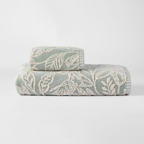 Add a beautiful decorative touch to your bathroom with our Bird Song towels in forest green. Crafted from combed cotton with a beautiful velour finish, these bath towels are luxuriously soft and feature a stylish bird and leaf design.The fabricCOTTON VELOURThese bath towels have been crafted from pure combed cotton, woven and sheared to produce a lustrous velour finish.Why you'll love itEasily coordinate the matching Bird Song bath towels and hand towels for a complete bathroom look.