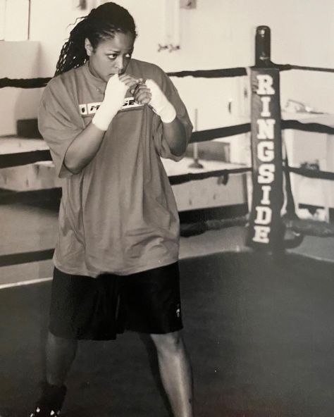 Laila Ali during training circa early 2000s Laila Ali Boxing, Female Boxer Aesthetic, Layla Ali, Kickboxing Aesthetic, Ali Core, Sports Aesthetics, Boxer Aesthetic, Female Boxer, Female Boxing