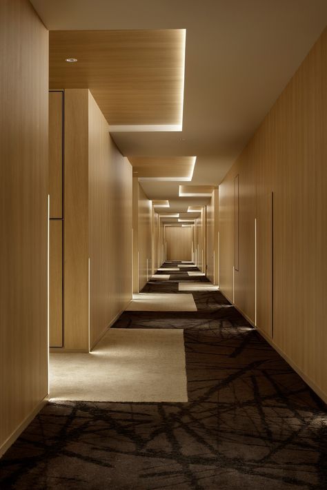 Curiosity, as the design partner of Mitsubishi Estate Residence and Tokyu Corporation, designed the facade and public area of the flagship brand's 7th exclusive residence with the concept of Hotel Corridor Design, Hotel Corridor, Hotel Hallway, Note Design Studio, Corridor Design, Corridor Lighting, Model House, Pattern Texture, Studio Interior