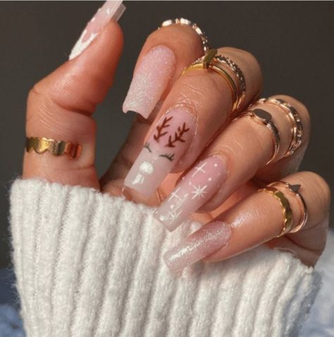 Christmas Nails Blue, White Christmas Nails, Deer Nails, Beige Nails Design, Christmas Nail Colors, Nagellack Trends, Festive Nail Art, Cute Christmas Nails, Beige Nails