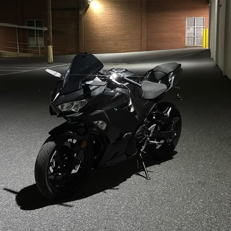 recents 🏍️ Motorcycle All Black, Black Motorcycle Aesthetic, Black Sports Motorcycle, Matte Black Motorcycle Aesthetic, Motorcycle Dark Aesthetic, Motorcycle Street, Ninja 400, Bike Aesthetic, Street Bike