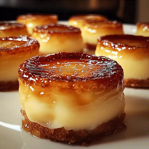 Mini Crème Brûlée Cheesecakes Cheesecake Creme Brulee, Cream Brulee Cheesecake, January Baking, Individual Treats, Amazing Christmas Desserts, Brulee Cheesecake, Mini Desert, Creme Brulee Cheesecake, Cheesecake Balls