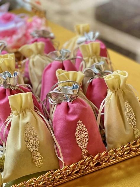 Indian Wedding Gifting Ideas, Nikah Bid Packing Ideas, Tamboolam Ideas, Indian Wedding Gift Packing Ideas, Nikkah Boxes Ideas, Lohri Hampers, Potli Bag Pattern, Crochet Potli Bag, Wedding Gift Hampers