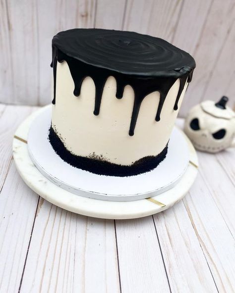 Spooky Drip Cake, Jack Skeleton Birthday Cake, Bad To The Bone Cake, Bad Two The Bone Birthday Cake, Bad Two The Bone Cake, Nightmare Before Christmas Birthday Cake, Nightmare Before Christmas Theme, Christmas Birthday Cake, Nightmare Before Christmas Cake