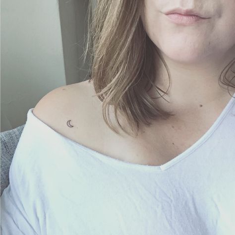 Simple tattoo #Tattoo #Crescent Moon #Moon #Small Tattoo  #Shoulder Tattoo #minimalist #simple #feminine Small Moon Tattoo Shoulder, Tiny Shoulder Tattoos For Women, Moon Tattoo Shoulder, Small Moon Tattoos, Moon Sun Tattoo, Basic Tattoos, Tattoo Moon, Favorite Tattoos, Tattoo Shoulder