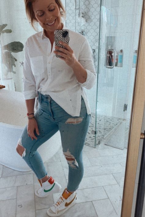 Hi Top Nike Outfit, Nike Blazer Mid '77 High Top Sneaker Outfit, Nike Mom Outfit, How To Wear Nike High Tops For Women, Nike Blazer Mid Victory Outfit, Mid Sneakers Outfit Women, Nike Mid Blazer 77 Outfits Women, Nike Blazer Sneakers Outfit Women, How To Style Nike High Tops