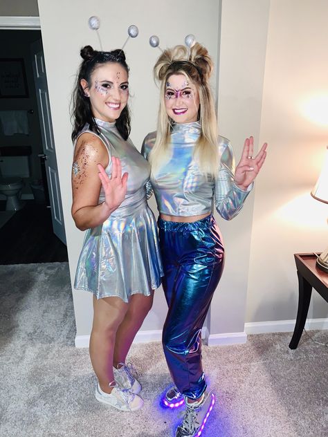 Space Cowgirl And Alien Costume, Space Aliens Costume, Womens Alien Halloween Costume, Holographic Alien Costume, Alien Costume Festival, Easy Alien Costume Women, Alien Adult Costume, Outer Space Costume Woman, Alien Space Costume