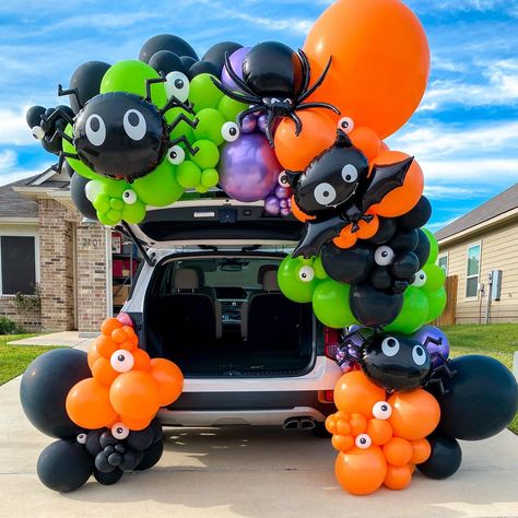 Trunk Or Treat With Balloon Arch, Trending Halloween Decor 2023, Trunk Or Treat Balloon Garland, Trunk Or Treat Ideas For Cars Balloons, Balloon Trunk Or Treat Ideas, Trunk Or Treat Ideas With Balloons, Trunk Or Treat With Balloons, Trunk Or Treat Balloon Ideas, Trunk Or Treat Balloon Arch