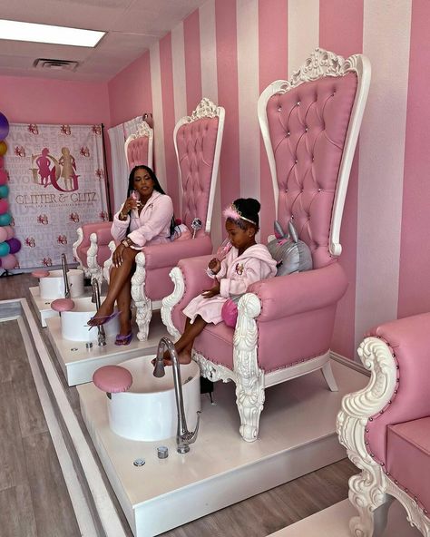 Mommy Daughter Pictures, Pink Salon, Kids Salon, Beauty Room Salon, Spa Room Decor, Mommy Daughter Outfits, Salon Suites Decor, Kids Spa, Nail Salon Decor