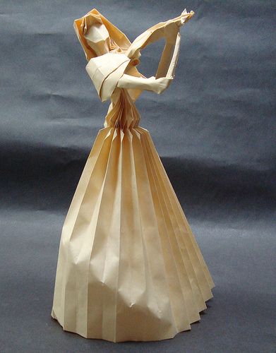 violinist by hojyo takashi Origami Scene, Origami Man, Moebius Artist, Library Murals, Valentines Day Craft Ideas, Japan Origami, Japanese Folk Art, Intro To Art, Valentines Day Craft