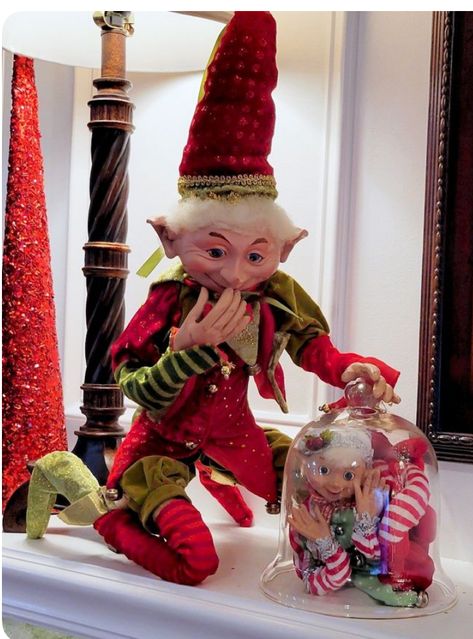 Unconventional Christmas Trees, Posable Elf, Facts About Halloween, Elf Christmas Decorations, Christmas Elf Ideas, Christmas Elf Doll, Christmas Decorations Centerpiece, Elf Decorations, Old Mirrors