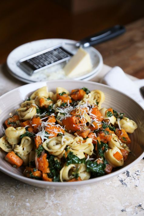 Warm Roasted Butternut Squash and Kale Tortellini Salad - Supper With Michelle Leftover Food Recipes, Kale Tortellini, Fall Meal Prep, Butternut Squash And Kale, Cheese Tortellini Soup, Butternut Squash Kale, Spinach Ravioli, Leftover Food, Fall Meal