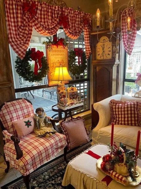 Country Style Living Room, Primitive Christmas Decorating, Whimsical Christmas Decor, Primitive Living Room, Farmhouse Style Living Room, Christmas Apartment, Cozy Christmas Decor, Red Cottage, Country Cabin