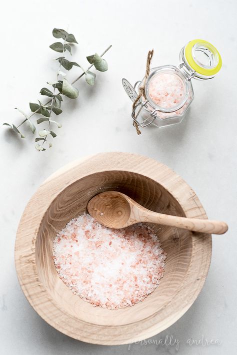 DIY Eucalyptus and Mint Foot Soak |  a soothing and therapeutic night-time foot soak with pink Himalayan salts and essential oils. Diy Eucalyptus, Diy Foot Soak, Foot Soak Recipe, Savon Diy, Space Clearing, Life Space, Sugar Scrub Recipe, Clean Space, Foot Soak