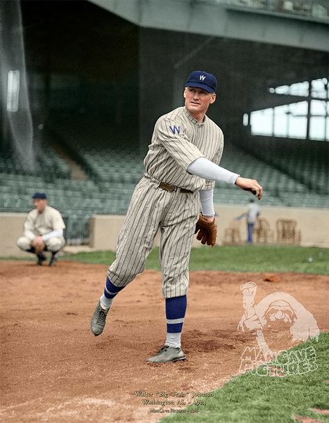 ManCave Pictures on Twitter: "Walter "Big Train" Johnson 1924 @Nationals @OTBaseballPhoto @BBHistoryDaily @Livac2 @BaseballAlmanac https://t.co/kO4MuOM0Ce" Hank Greenberg, Walter Johnson, Baseball Photography, Lou Gehrig, Nationals Baseball, Baseball Photos, Baseball Stadium, Ny Yankees, Sports Photos