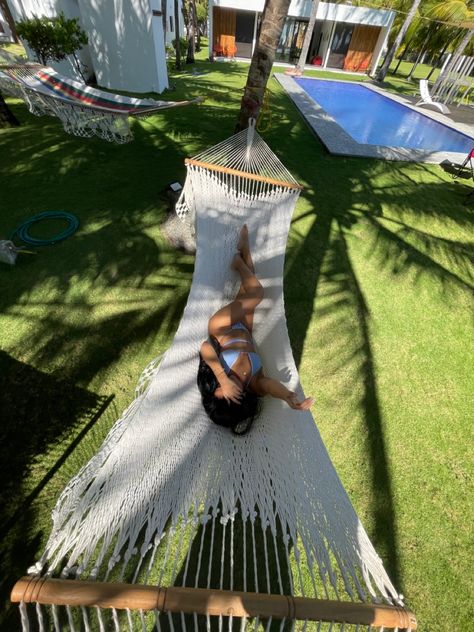 #hammock #beachposes #bikinigirl #beachmood #picturesideas #beachpic Hammock Beach Pictures, Hammock Instagram Pictures, Hammock Photoshoot, Hammock Pictures, Hammock Poses, Hammock Photos, Vacay Pics, Beach Hammock, Cruise Pictures