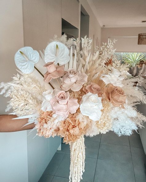 PERTH WEDDING & EVENT FLORIST on Instagram: “Let’s talk about the VALUE of dried & preserved flowers at your wedding 🍂🙌 There are so many benefits when it comes to dried & preserved…” Neutral Wedding Decor, Neutral Wedding Flowers, Modern Wedding Flowers, Dream Wedding Decorations, Blush Wedding Flowers, Preserved Roses, Boho Wedding Decorations, Wedding Decor Inspiration, Neutral Wedding