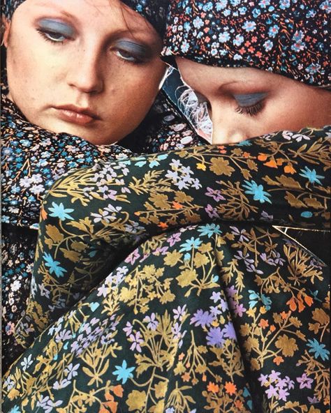 ️️Julien Baulu on Instagram: “🌸Liberty🌼 . Models Ingrid Boulting and unknown in Cacharel Liberty printed dresses designed by Corinne Granval. All my make up by Lancôme.…” Ingrid Boulting, Liberty Print Dress, Floral Prints Fashion, 70’s Style, Printed Dresses, Liberty Print, Fashion Images, Inspiration Mode, Fashion Fabric