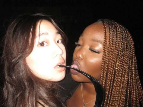 Blasian Besties, Japanese Friends Aesthetic, Asian And Black Duo, Asian And Black Friends, Black And White Friends Aesthetic, Black And Asian Duo, Asian And Black Couples, Blasian Couple, Blonde Asian