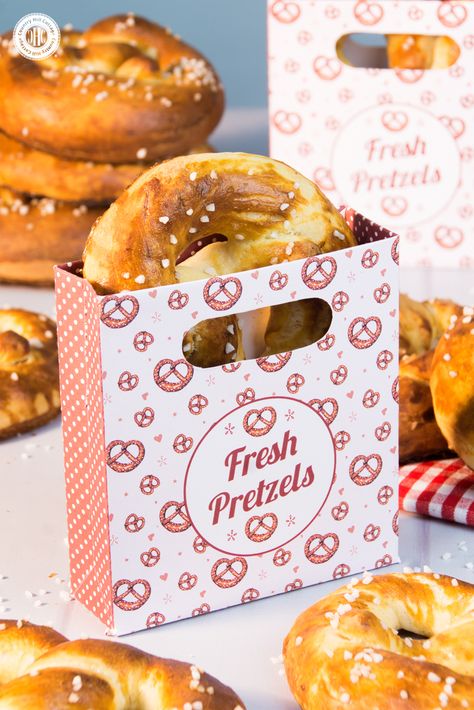 Get cute printable treat bags to give homemade soft pretzels as a gift. | countryhillcottage.com Pretzel Packaging Ideas, Recipe For Soft Pretzels, Pretzel Packaging, Bakery Kiosk, Homemade Pretzels Soft, Home Made Soft Pretzels, Simple Soft Pretzel Recipe, Pretzel Shop, Homemade Soft Pretzels Instant Yeast