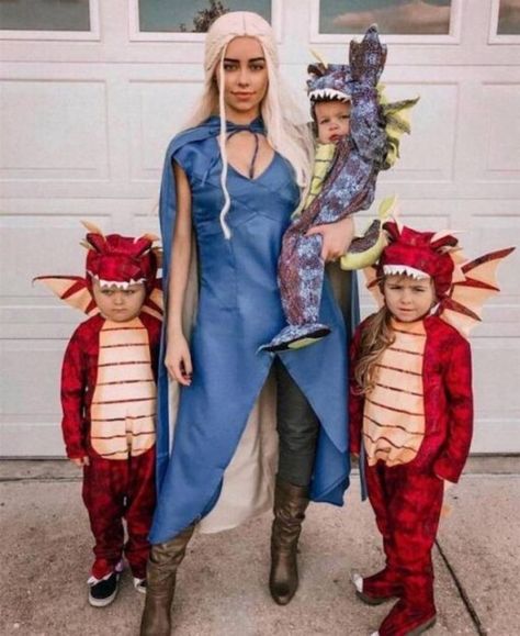 Looking for Awesome Family Halloween Costumes? Well You Don't Want To Miss These! We Included DIY Family Costumes, Easy Halloween Costumes, and Fun Character Costumes for Mom, Dad, Baby, and Kids Costume Halloween Famille, Diy Fantasia, Dragon Halloween Costume, Family Themed Halloween Costumes, Dragon Halloween, Game Of Thrones Costumes, Themed Halloween Costumes, Clever Halloween, Halloween Coustumes