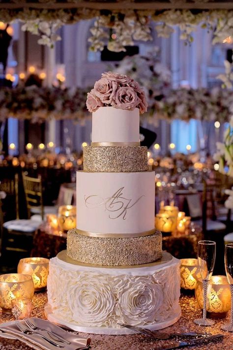 Gold Glitter Wedding Cake, Glitter Wedding Cake, Rose Gold Wedding Cakes, Gold Glitter Wedding, Traditional Wedding Cake, Winter Wedding Cake, Dream Wedding Cake, Wedding Cake Table, Gold Wedding Cake