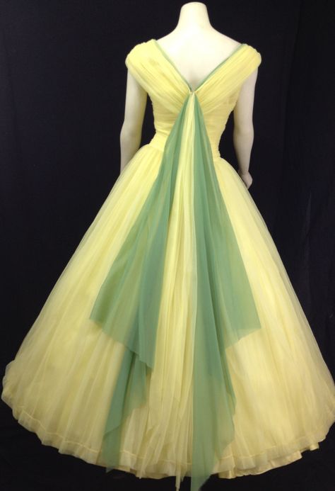 1950s Ball Gown, Gown Yellow, Yellow Prom Dress, Yellow Prom, Nice Ideas, Prom Dresses Yellow, Fashion 1950s, Vintage 1950s Dresses, 1950s Style