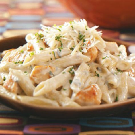 Gorgonzola Chicken, Chicken Gorgonzola, Pasta And Cheese, Creamy Pasta Dishes, Fettuccine Alfredo, Think Food, Spaghetti Squash, Chicken Pasta, Tortellini