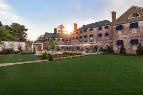 Enjoy elegant outdoor space and a premier al fresco dining experience at The Social Terrace. Williamsburg Inn, Williamsburg Hotel, Interior Hotel, Williamsburg Va, Luxury Getaway, Busch Gardens, Spa Retreat, Vacation Deals, Colonial Williamsburg