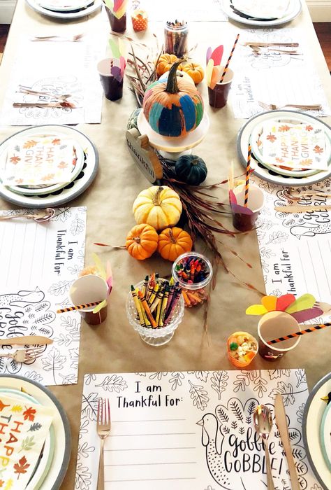 November Traditions, Thanksgiving Tablescapes Simple, Thanksgiving Table Settings Elegant, Kid Friendly Thanksgiving, Simple Thanksgiving Table, Friendsgiving Dinner Party, Thanksgiving Meals, Thanksgiving Kids Table, Thanksgiving Plates