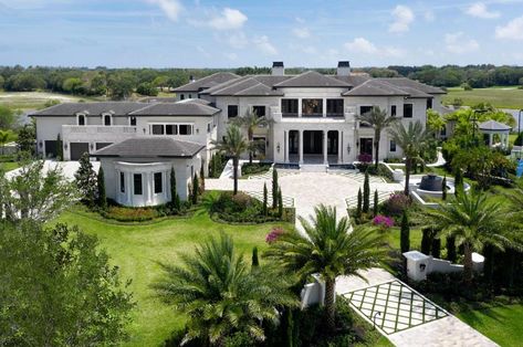 Outrageous Florida Mansion Has 250,000-Gallon Saltwater Pool Inspired By The Wynn Las Vegas The Wynn Las Vegas, Florida Photos, Mansion Living, Mansion Bedroom, Florida Mansion, Delray Beach Florida, Mansion Exterior, Dream Mansion, Wynn Las Vegas