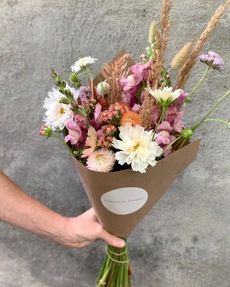 Picked Flowers Bouquet, Selling Flower Bouquets, Easter Flower Bouquet, Flower Bouquet Recipe, Flower Bouquet Business, Flower Market Bouquet, Farmers Market Flower Bouquets, Market Bouquets, Cut Flower Bouquet