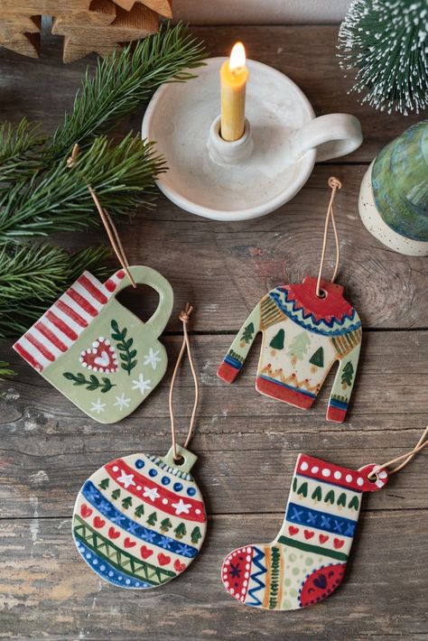 New Years Pottery, Ceramic Christmas Ornaments Diy, Christmas Ornaments Ceramic Ideas, Hand Made Ornament, Pottery Ideas For Christmas, Ceramic Ideas Christmas, Airdryclay Ideas Christmas, Airdryclay Ornaments, Diy Ceramic Christmas Ornaments