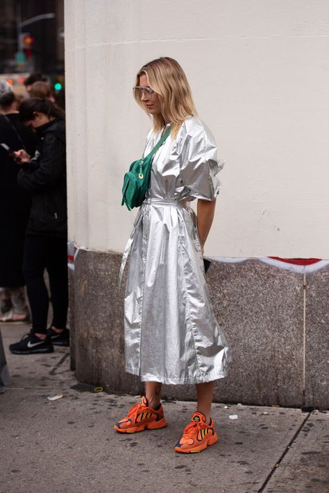 New York Fashion Week Spring Summer 2019 Street Style New York Fashion Week Street Style, Looks Street Style, Street Style Trends, Outfit Trends, Street Style Summer, Spring Street Style, Fashion Weeks, Street Style Inspiration, Mode Inspo